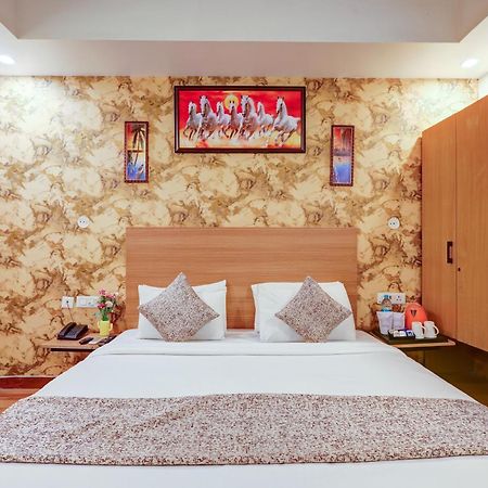 Hotel Red York By Byob Hotels Noida Exterior foto