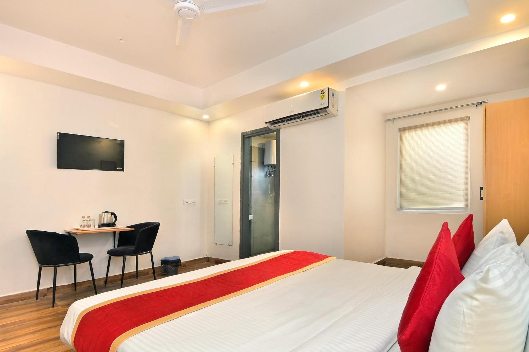 Hotel Red York By Byob Hotels Noida Exterior foto