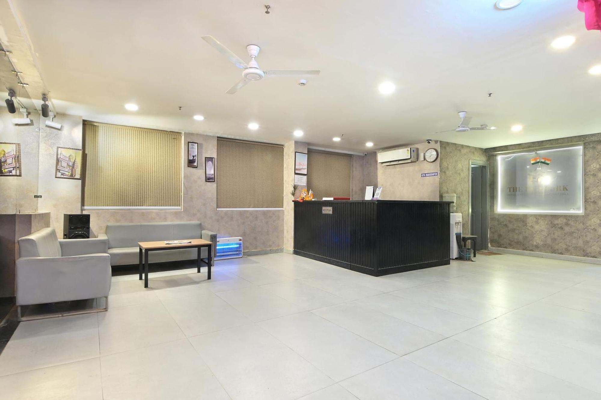 Hotel Red York By Byob Hotels Noida Exterior foto