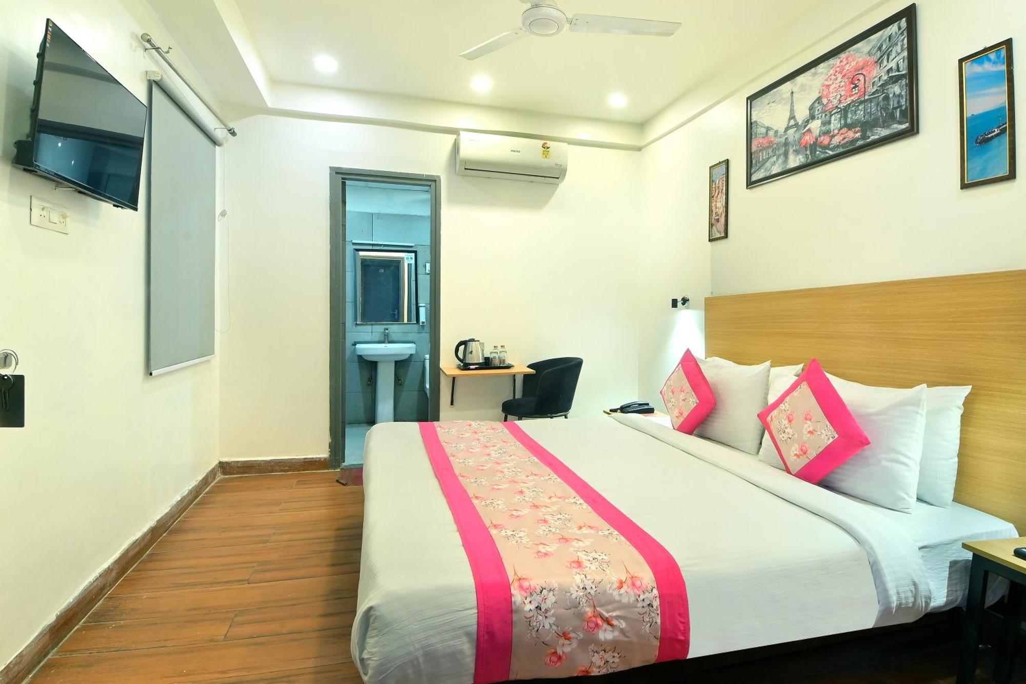 Hotel Red York By Byob Hotels Noida Exterior foto