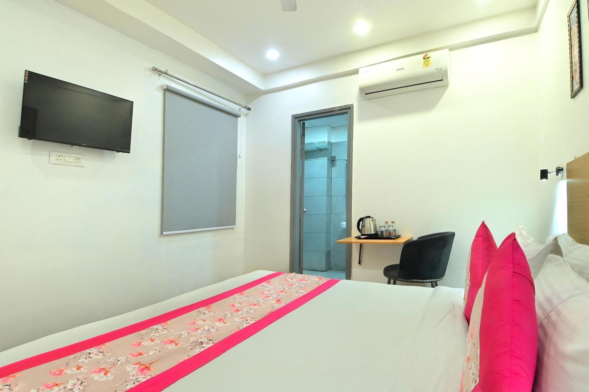 Hotel Red York By Byob Hotels Noida Exterior foto