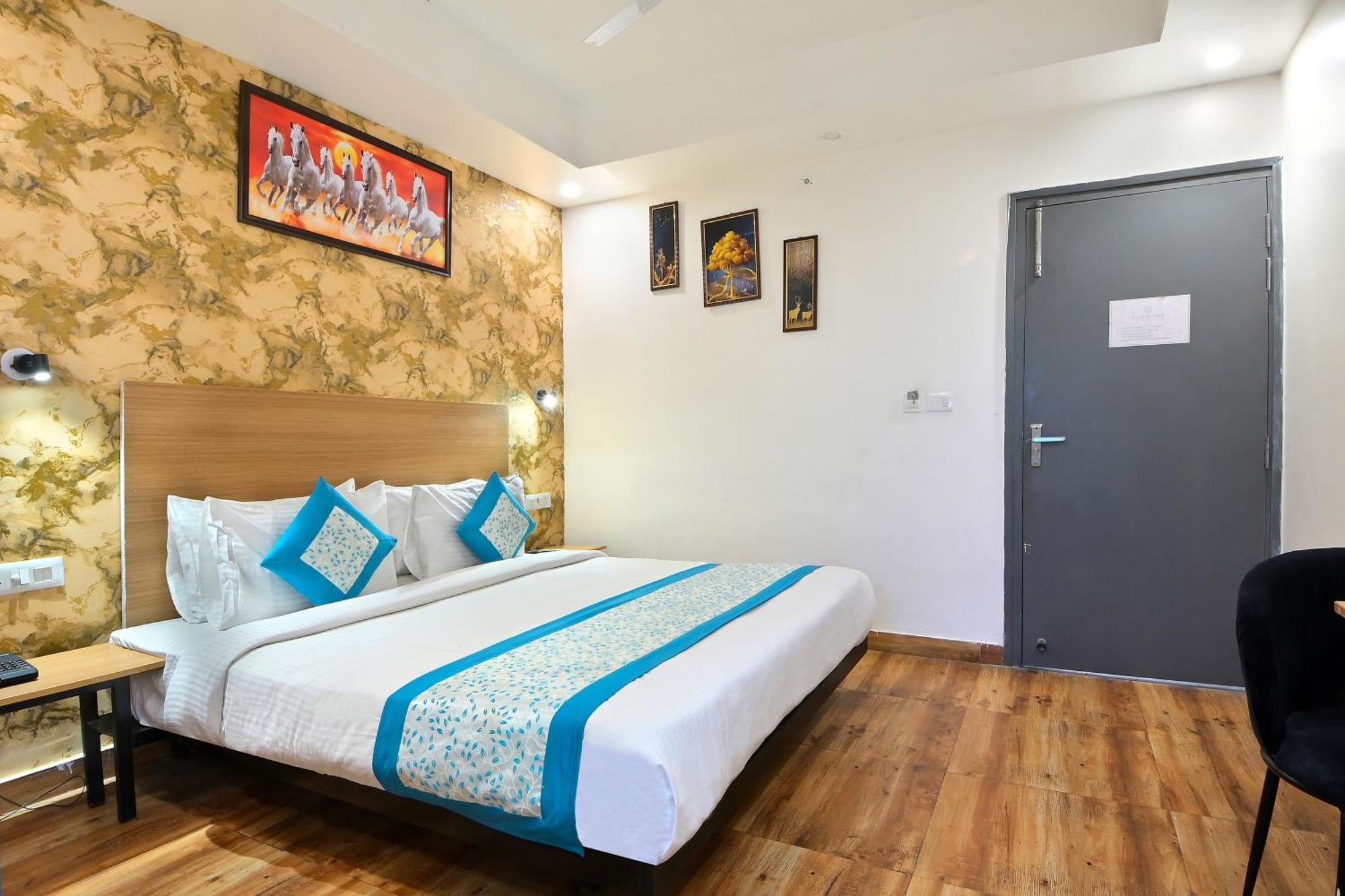 Hotel Red York By Byob Hotels Noida Exterior foto