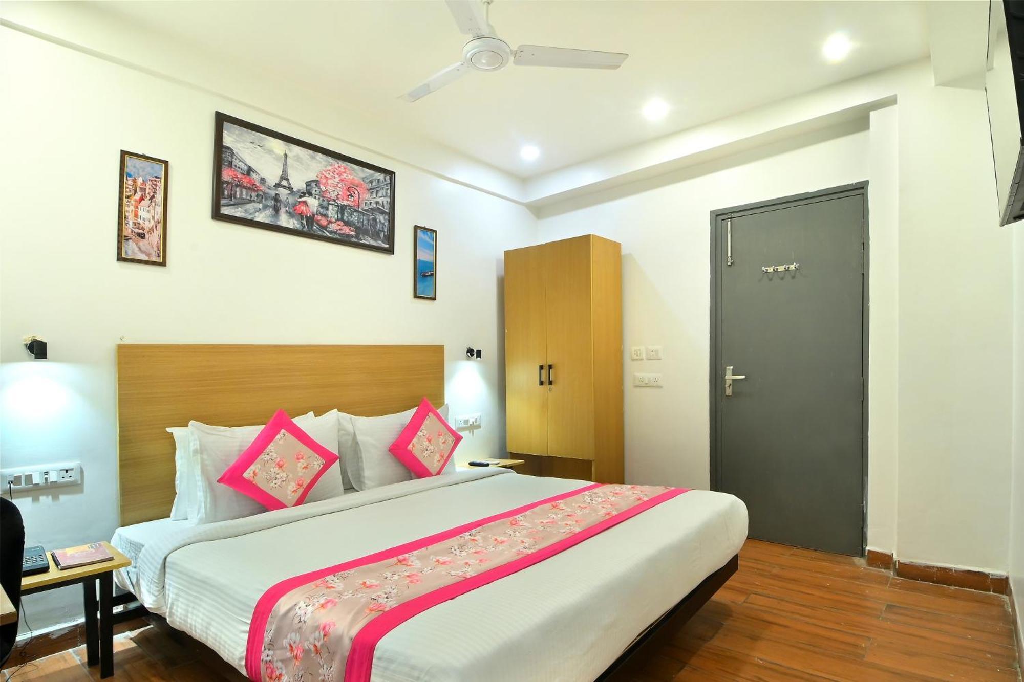 Hotel Red York By Byob Hotels Noida Exterior foto