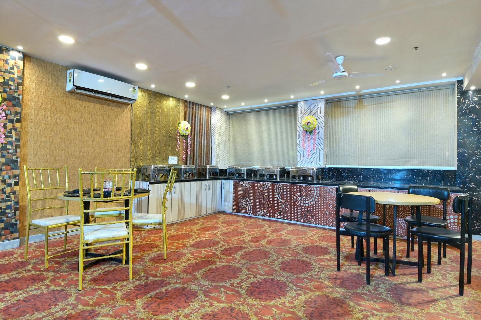 Hotel Red York By Byob Hotels Noida Exterior foto