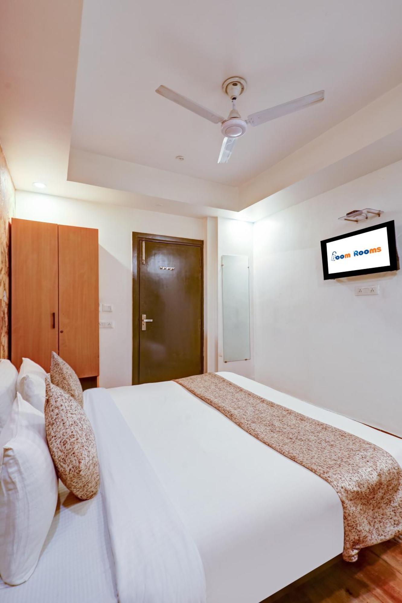Hotel Red York By Byob Hotels Noida Exterior foto