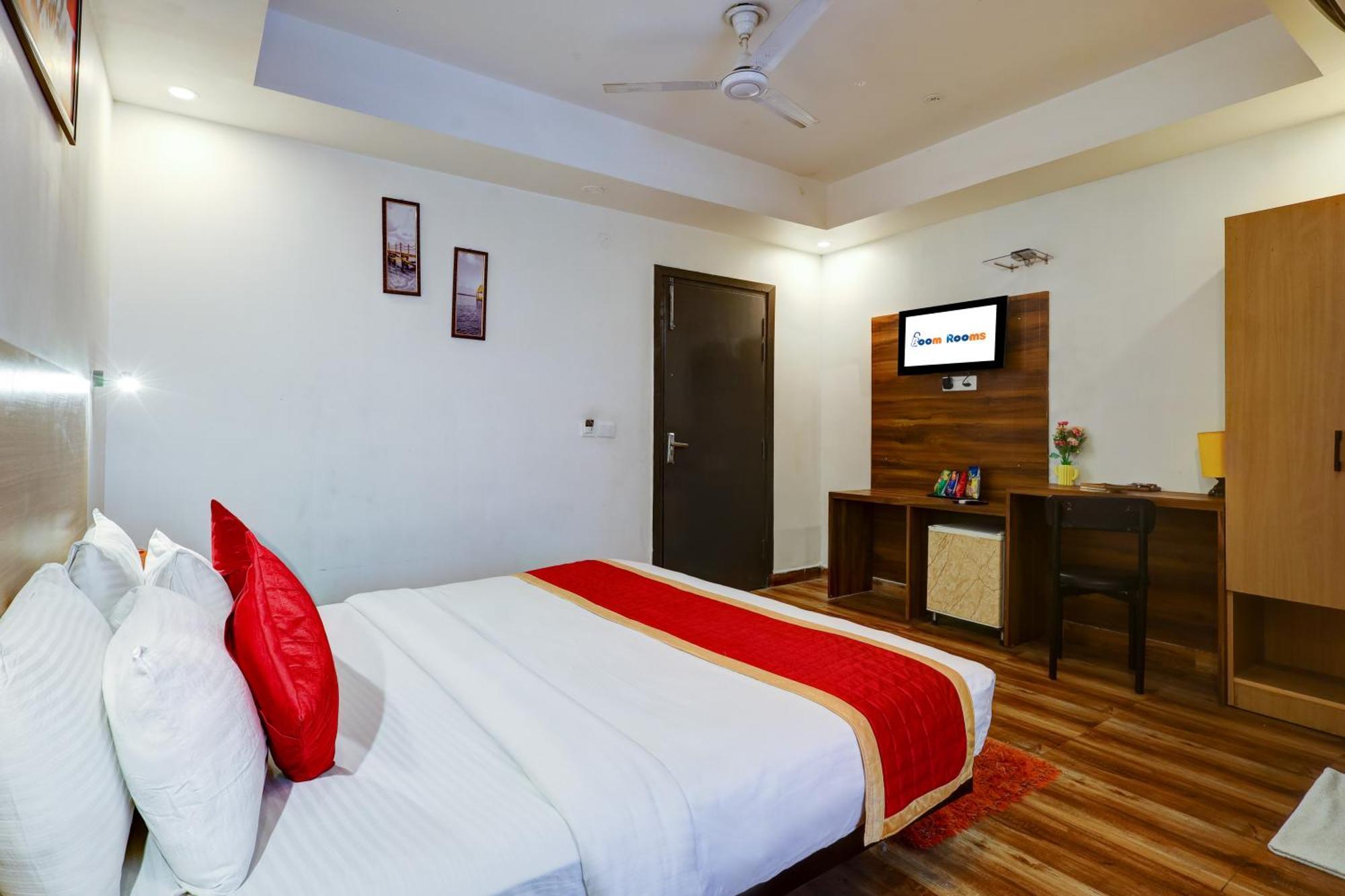 Hotel Red York By Byob Hotels Noida Exterior foto