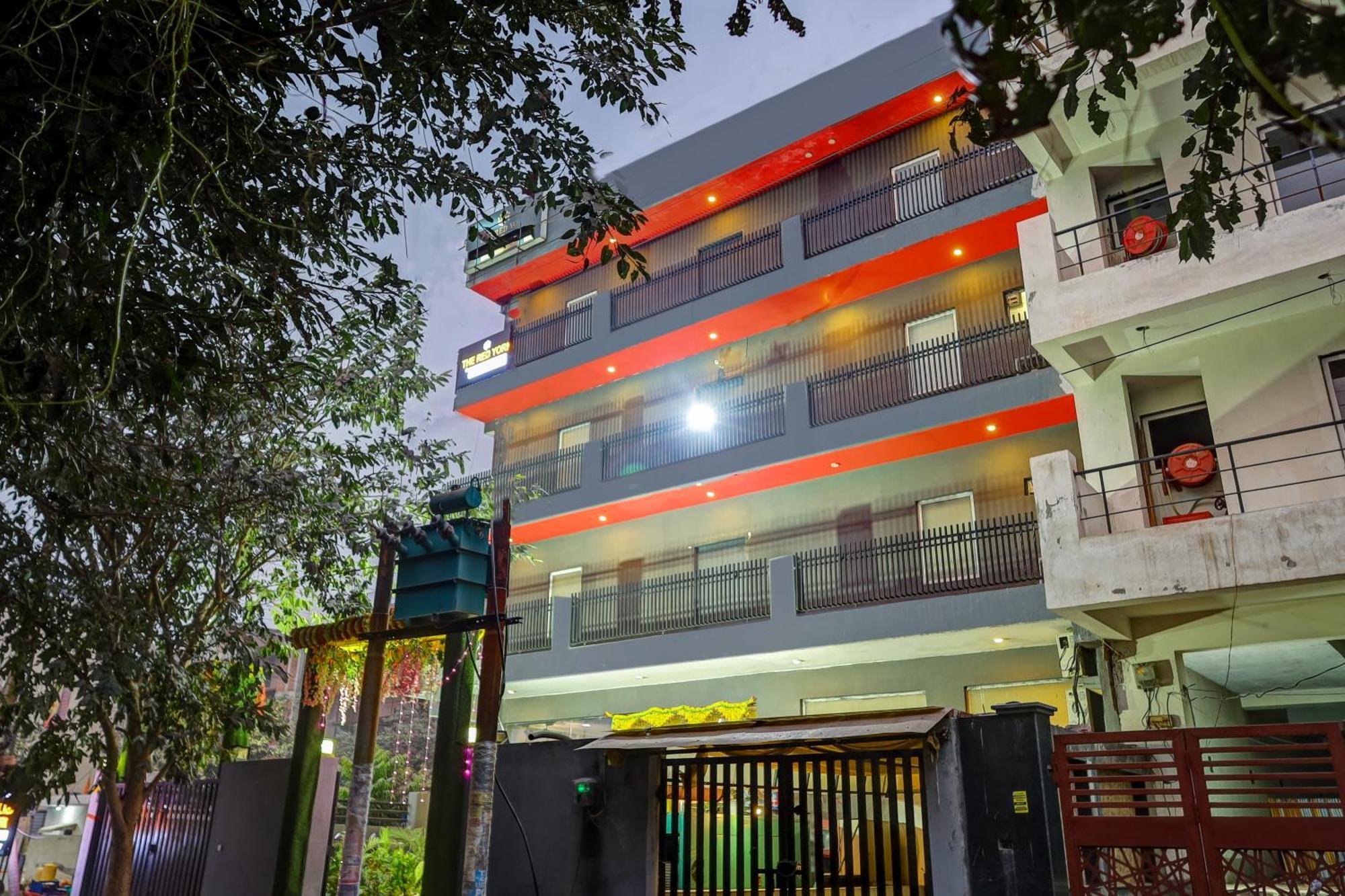 Hotel Red York By Byob Hotels Noida Exterior foto