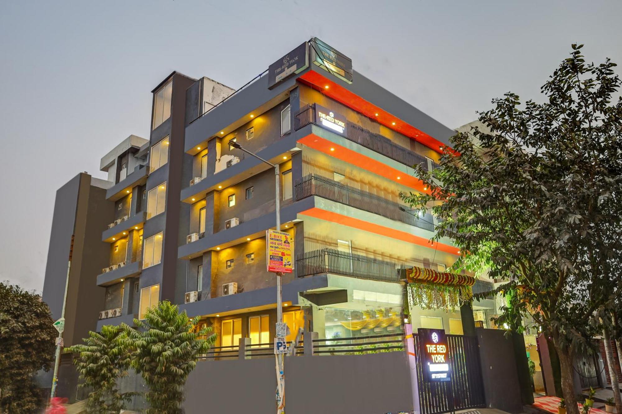 Hotel Red York By Byob Hotels Noida Exterior foto