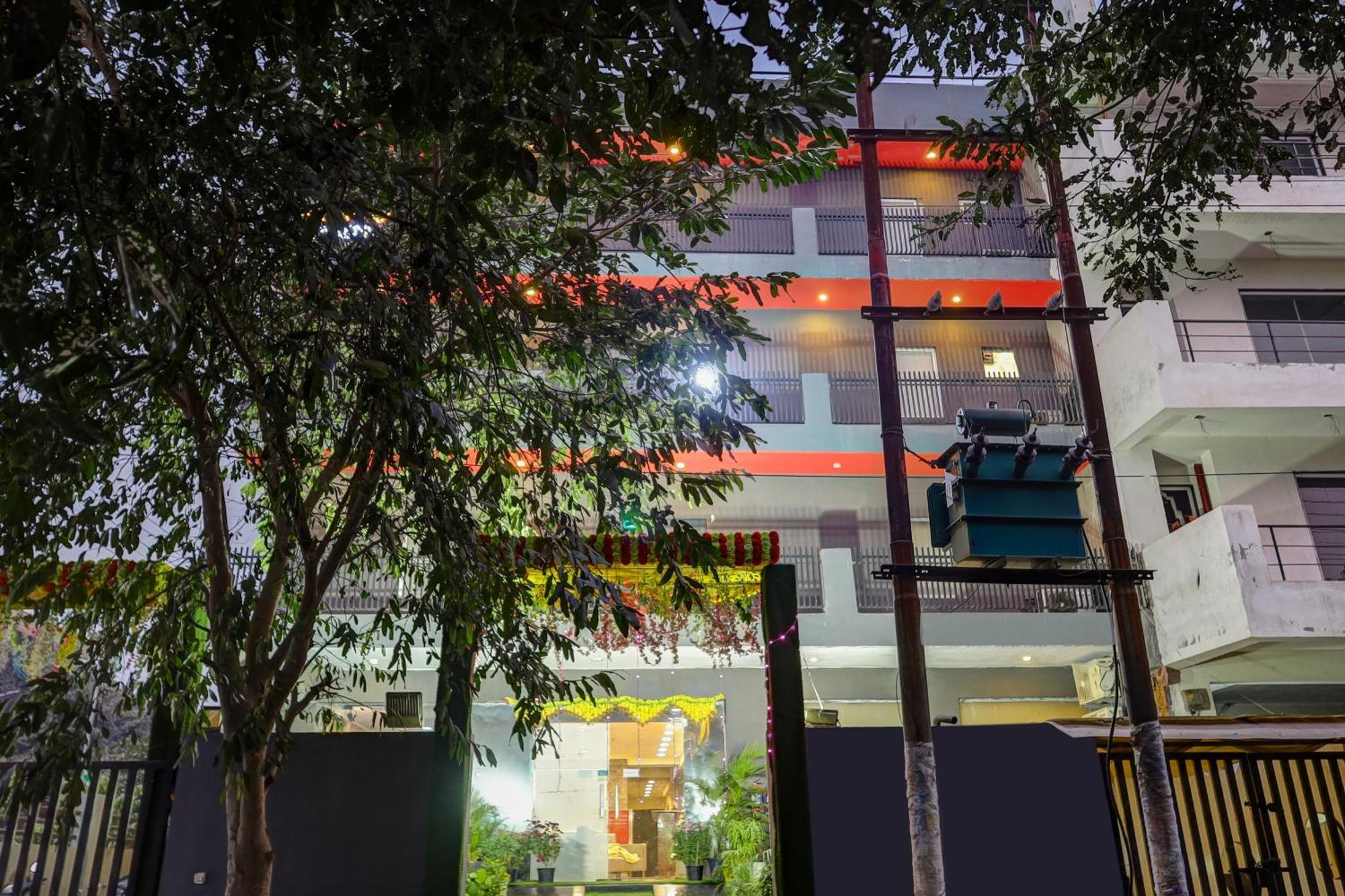 Hotel Red York By Byob Hotels Noida Exterior foto
