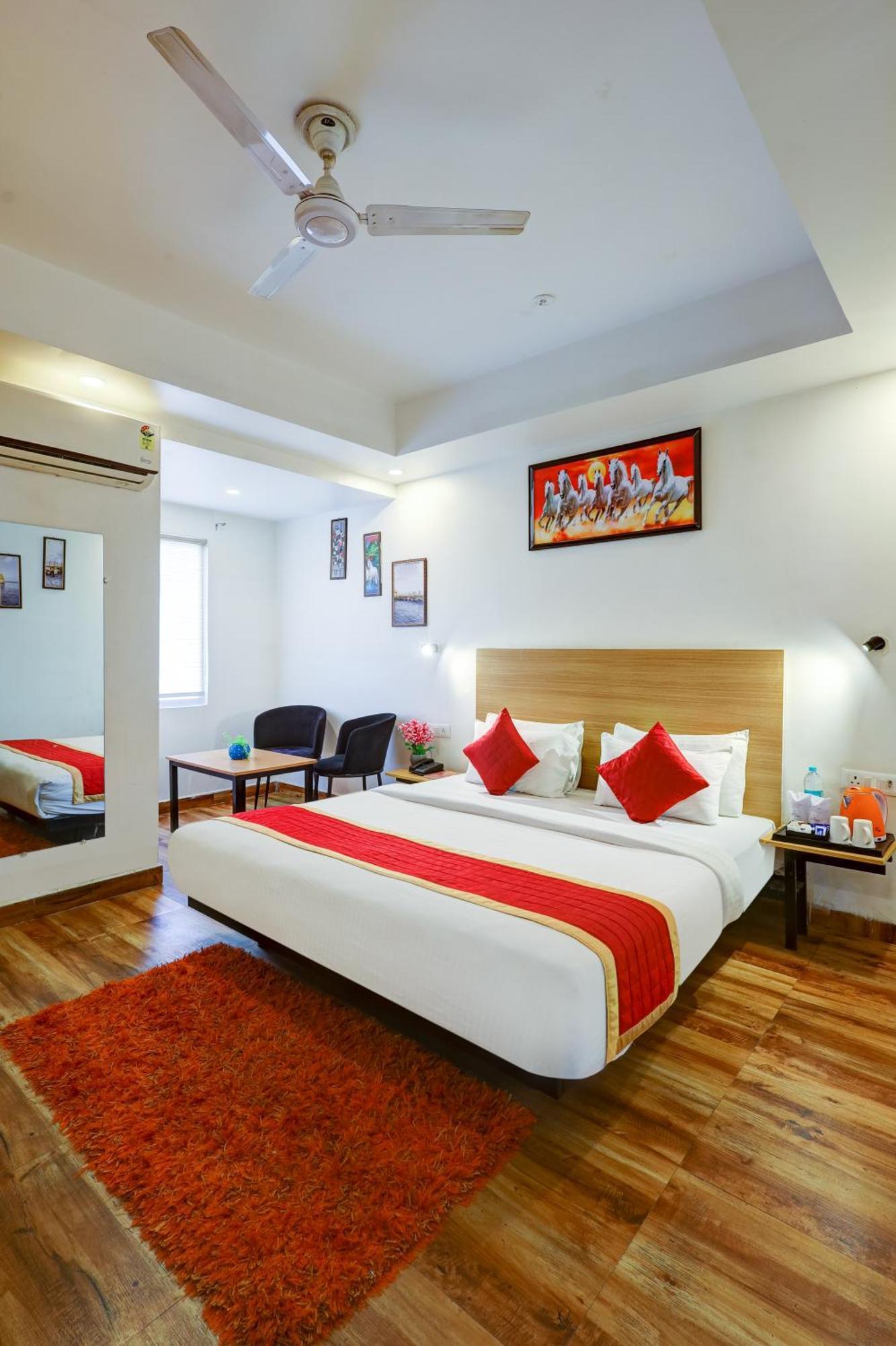 Hotel Red York By Byob Hotels Noida Exterior foto